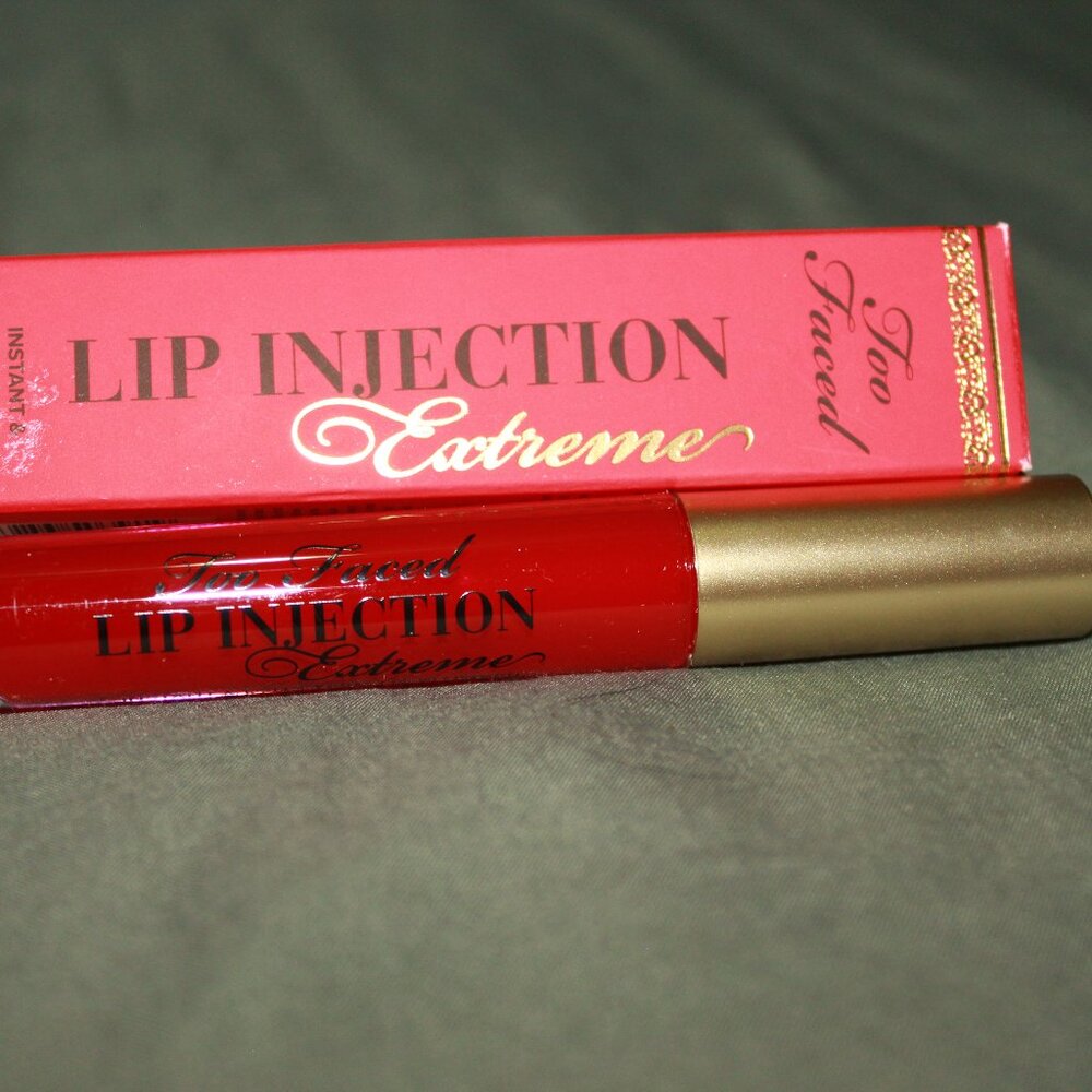 NWT Too Faced Lip Injection Extreme Lip Plumper Strawberry Kiss